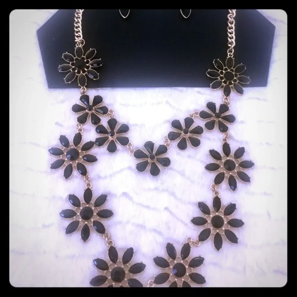 Gold and Black Necklace Set